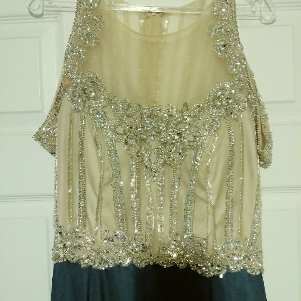Dress - Picture 2 of 4